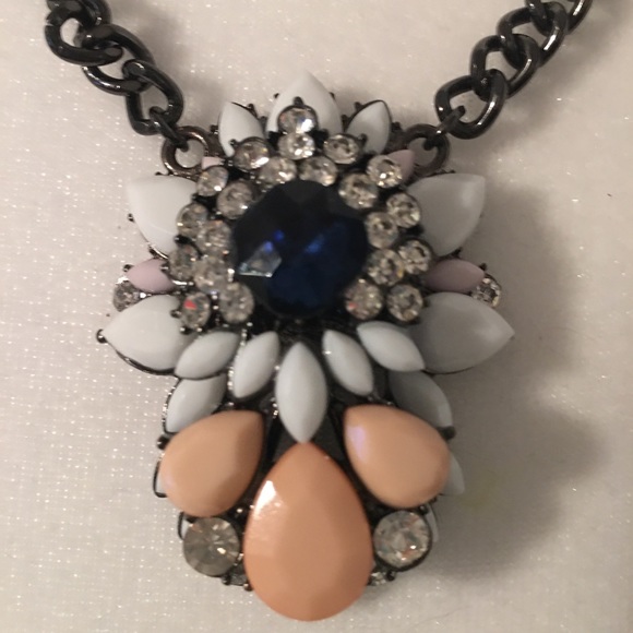 Multi color pendant statement necklace - Picture 3 of 5